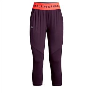 Under Armour Loose Fit Capri in Merlot Coral Sz L